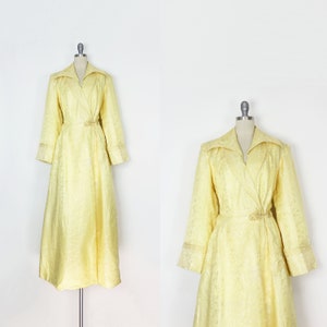 vintage 60s dressing gown / 1960s silk jacquard robe / Dynasty Hong Kong / yellow robe / Chinese satin robe / floral dressing gown