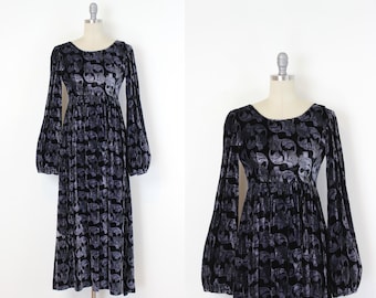 vintage 70s Indian velvet dress / 1970s gothic velvet dress / black purple velvet dress / dark romance dress / velvet empire waist dress
