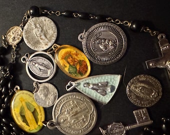 Vintage lot van rozenkrans en heilige metalen
