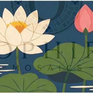 Könnte beinhalten: Stilisierte Illustration von Lotusblüten und -blättern vor einem dunkelblauen Hintergrund. Eine Blüte ist vollständig mit weißen Blütenblättern und einem gelben Zentrum erblüht, während eine andere eine rosa Knospe ist. Grüne Blätter und Wasserlinien vervollständigen das Design.