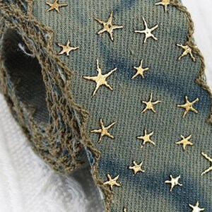 1.	Denim ribbon with embossed star pattern 
2.	Vintage washed denim ribbon for DIY crafts 
3.	3D star textured ribbon close-up 
4.	Blue jean ribbon with decorative edge trim 
5.	Black denim ribbon for fashion accessories 
6.	Textured ribbon for hair bow making 
7.	Assorted denim ribbons in multiple shades 
8.	Fabric ribbon for clothing embellishment 
9.	Stylish denim trim for handmade projects 
10.	Wide denim ribbon rolls for crafts