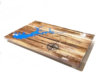 Walnotenhouten boottafel met custom Lake-inlegwerk