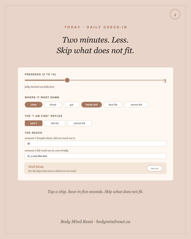 Pode incluir: Um formul&aacute;rio de check-in di&aacute;rio intitulado Today Daily Check-In com o texto Two minutes. Less. Skip what does not fit. Inclui um controle deslizante de presen&ccedil;a em 3, bot&otilde;es de sele&ccedil;&atilde;o para sensa&ccedil;&otilde;es f&iacute;sicas e campos de texto.
