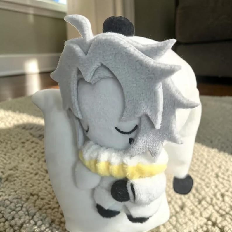 Puede incluir: Un juego de tres tazas de cer&aacute;mica con un acabado moteado y mate. Las tazas son de color crema, gris claro y gris oscuro. Cada taza tiene un dise&ntilde;o simple y minimalista y un asa redondeada.