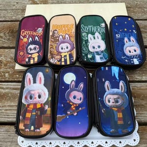 Astuccio magico di Harry Potter. Esclusivo astuccio con cerniera della Scuola di Hogwarts con personaggio mostruoso. Regalo perfetto per il ritorno a scuola.