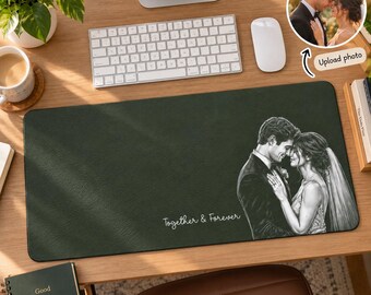 Tapis de bureau en cuir personnalisé avec croquis photo de couple, cadeau d'anniversaire pour lui ou elle, tapis de souris personnalisé pour fiançailles, cadeau pour petit ami