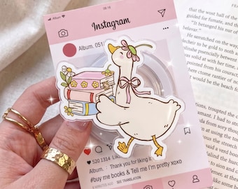 Reading Duck Phone Grip, Cute Goose Carrying Books Expanding Stand, Cozy Reader Gift Idea, Cute Accessories