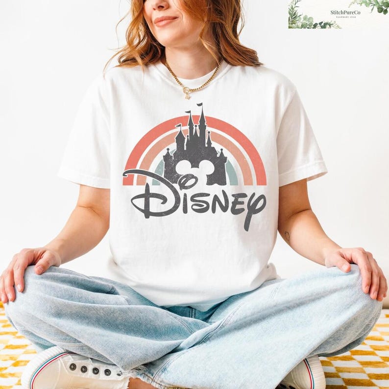 Disneyland Regenbogen Schloss Baby T-Shirt, Disneyland Vintage Shirt, Disneyland Familie Shirt, Schloss Disneyland Shirt, Disneyland Retro Bild 6
