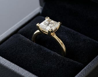 Anillo de compromiso solitario con talla princesa / Engaste de garras / Regalo minimalista para propuesta de matrimonio para ella