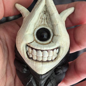 Palmer Gothic Hand Monster Ornament, Creepy Cyclops Sculpture, Macabre Oddity Decor, Surreal Halloween Decor