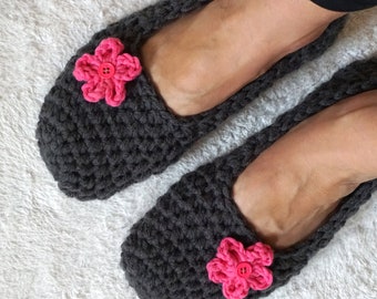 Extra thick, Simply slippers in Charcoal with Pink Flower, Adult Crochet Slippers, Women slippers,house shoes, Non Slip Sole