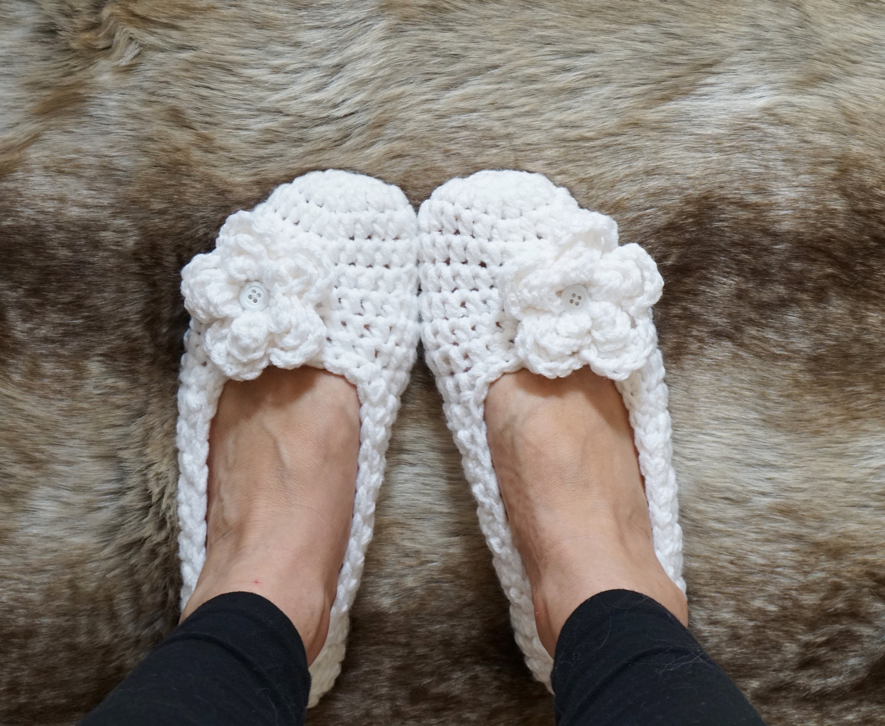 White pom pom discount slippers