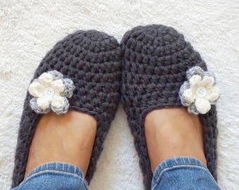 Extra thick, Simply Slippers in Charcoal Color with Gray/Cream Flower, Adult Crochet Slippers, Women Slippers,House Shoes, Non-Slip Sole