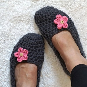 Extra thick, Non Slip Sole, Simply slippers in Charcoal with Flowers, Adult Crochet Slippers, Women slippers,house shoes