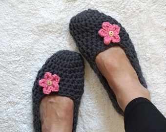 Extra thick, Non Slip Sole, Simply slippers in Charcoal with Flowers, Adult Crochet Slippers, Women slippers,house shoes