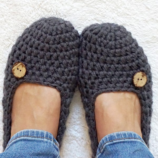 Extra thick, Simply Crochet Slippers in Charcoal Color, Adult Crochet Slippers, Women slippers with natural coconut shell round button