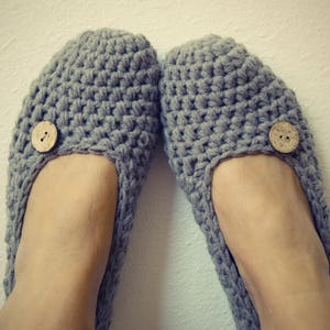 Crochet Chunky Women Slippers Adult Crochet Slippers in Grey with Button, Home Shoes, Crochet Women Slippers image 5