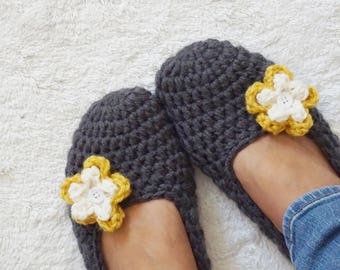 Extra thick, Simply Slippers in Charcoal Color with Mustard Yellow /Cream Flower, Adult Crochet Slippers,Women Slippers,House Shoes,Non-Slip