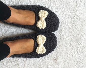 Crochet Slippers in Charcoal with White Bow, Adult Crochet Slippers, Women slippers,house shoes, Non Slip Sole