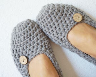 Crochet Chunky Women Slippers - Adult Crochet Slippers in Grey with Button, Home Shoes, Crochet Women Slippers