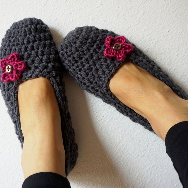 Extra thick, Non Slip Sole, Simply slippers in Charcoal with Flowers, Adult Crochet Slippers, Women slippers,house shoes