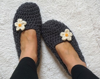 Extra thick, Simply slippers in Charcoal with White Flower, Adult Crochet Slippers, Women slippers,house shoes, Non Slip Sole