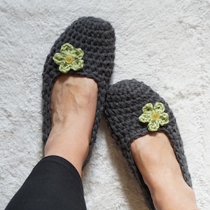 Extra thick, Simply slippers in Charcoal with Green Flower, Adult Crochet Slippers, Women slippers,house shoes, Non Slip Sole