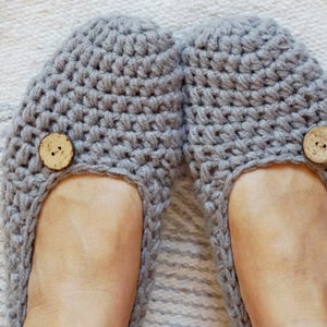 Crochet Chunky Women Slippers Adult Crochet Slippers in Grey with Button, Home Shoes, Crochet Women Slippers image 3