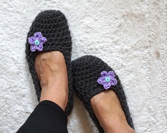 Extra thick, Simply slippers in Charcoal with Lavender Flower, Adult Crochet Slippers, Women slippers,house shoes, Non Slip Sole