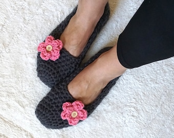 Extra thick, Non Slip Sole, Simply slippers in Charcoal with Flowers, Adult Crochet Slippers, Women slippers,house shoes