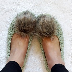 Extra thick Simply Slippers in Mint with Faux Fur Pom Pom, Adult Crochet Slippers,Women Slippers,House Shoes,Non-Slip