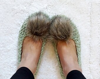 Extra thick Simply Slippers in Mint with Faux Fur Pom Pom, Adult Crochet Slippers,Women Slippers,House Shoes,Non-Slip