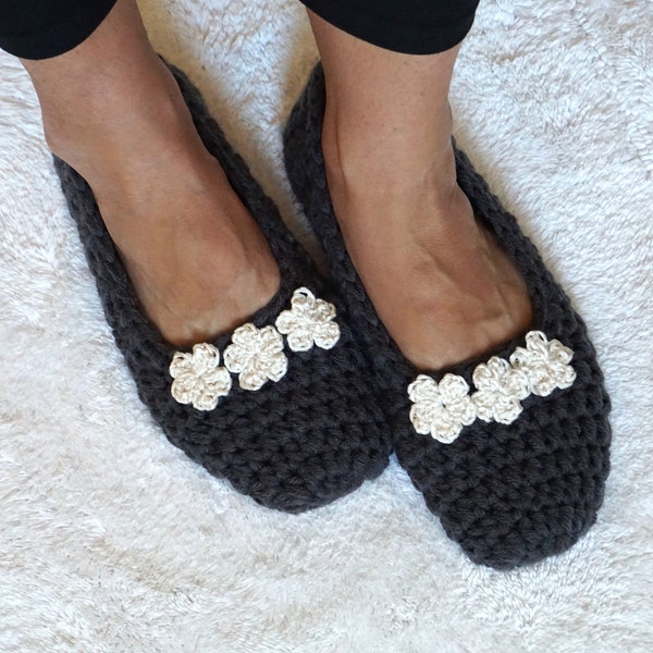 Extra thick, Simply Slippers in Charcoal Color with White Flower, Adult Crochet Slippers, Women Slippers,House Shoes, Non-Slip Sole