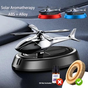 Puede incluir: Ambientador de coche de aromaterapia solar con forma de helicóptero. El cuerpo principal es plateado y negro. La imagen muestra opciones de color de base rojo y azul. El texto dice "Solar Aromatherapy ABS + Alloy".