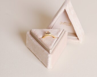 Velvet Jewelry Box - Triangle - Cream