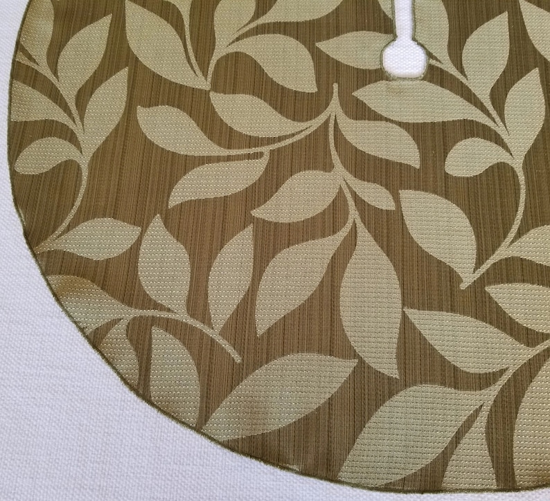 Small Size Satin Vine Green 26 Textured Tree Skirt