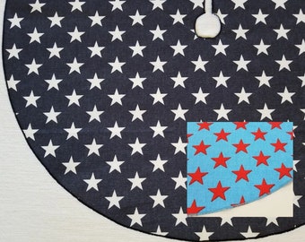 Jupe d'arbre Slim Stars Print 26" - All-American, Navy ou Blue Red