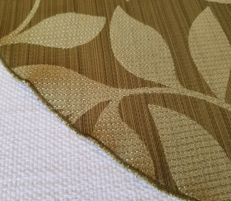 Small Size Satin Vine Green 26 Textured Tree Skirt
