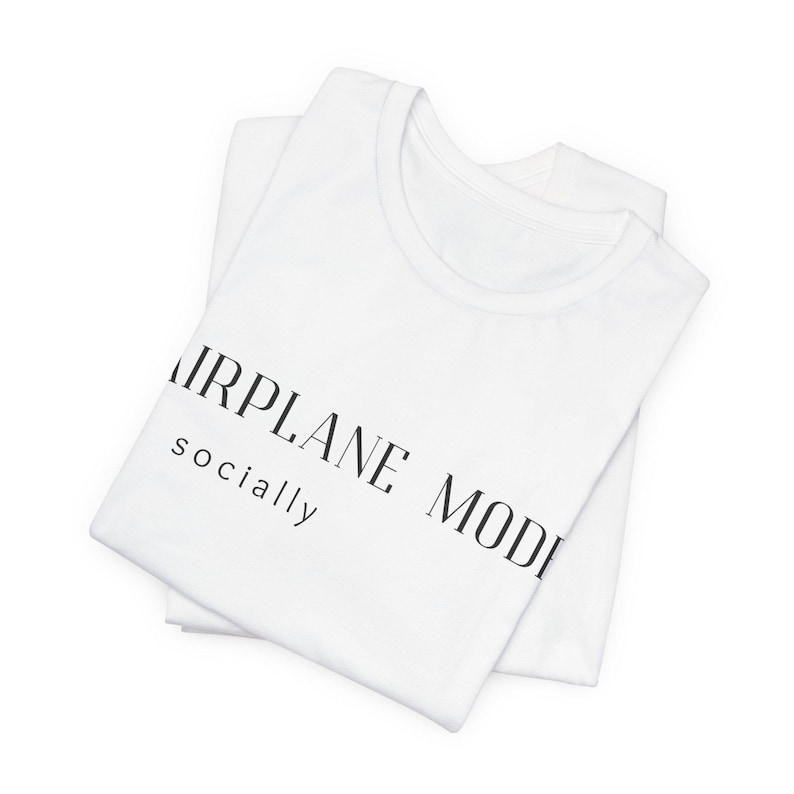 Socially on Airplane Mode Shirt, Introvert Mental Awareness Awareness Tee Bild 3
