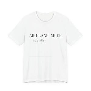 Socially on Airplane Mode Shirt, Introvert Mental Awareness Awareness Tee Bild 1
