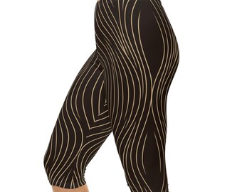 Leggings capri con estampado abstracto de ondas en tonos marrón y dorado / AOP