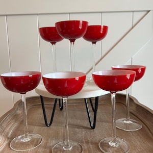 Copas de champán vintage de cristal de Murano rojo, diseñadas/inspiradas por Carlo Moretti - 7,25 pulgadas de alto.