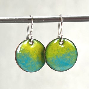 Enamel hombre earring, copper enamel, round enamel earring