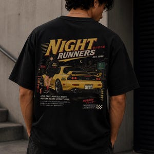 T-shirt met auto van de agenten van de nacht | JDM roterend T-shirt met print