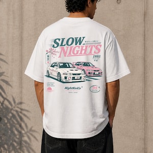 Maglietta con grafica auto Slow Nights / Maglietta da corsa JDM retrò
