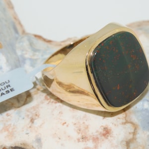 9K Yellow Gold Mens Large Cushion Cut Bloodstone Square Signet Ring | Made in England | US Size 9.5 | UK Size S 1/2 |