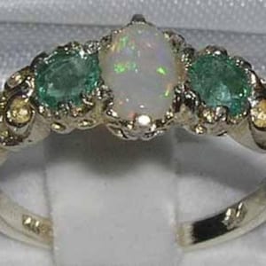 Solide 925 Sterling Silber Natürliche Bunte Opal & Smaragd Trilogy Carved 3 Stone Vintage Style Ring