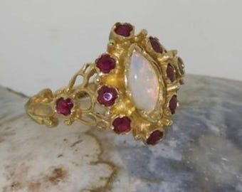 Sample Sale! Solid Englisch Gelb Gold feurigen Opal & Rubin Ring Finger Größe US 7, UK N Viktorianischen Jugendstil inspiriert Cluster-Ring