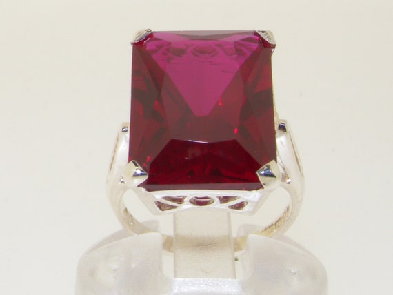 Oval-Cut Lab-Created Ruby & Diamond Ring 10K Yellow Gold | Kay Outlet