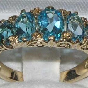 Fabelhafter Verlobungsring aus massivem 14K Gelbgold mit blauem Topas, englischem viktorianischen Stil mit 5 Steinen